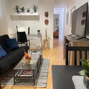 https://cozy-apartment-in-great-central-location-with-free-parking.hotels-in-montreal.org