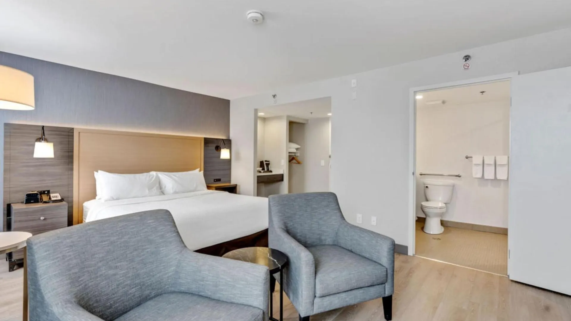 Holiday Inn & Suites Ottawa Kanata By Ihg