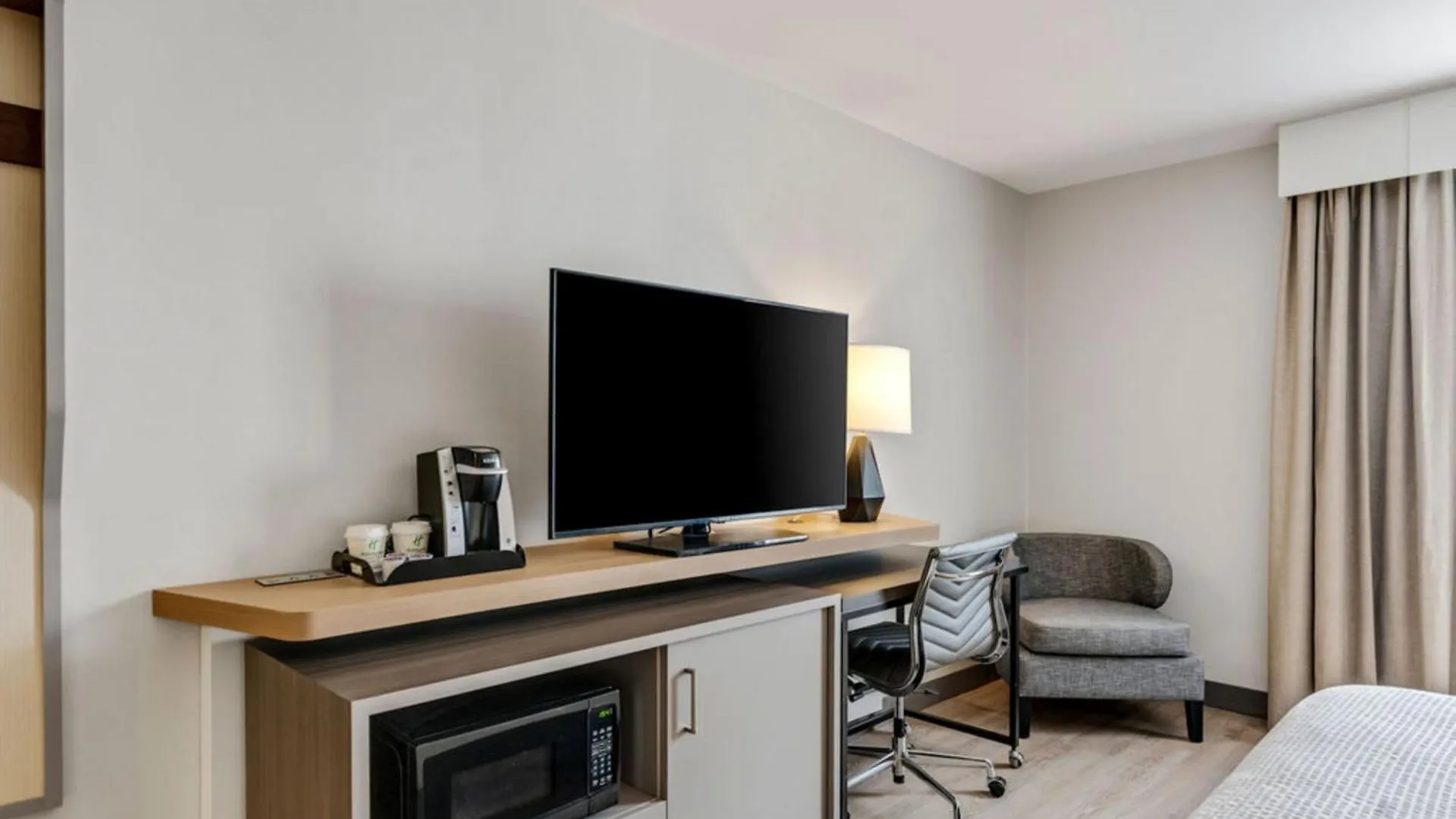 Holiday Inn & Suites Ottawa Kanata By Ihg