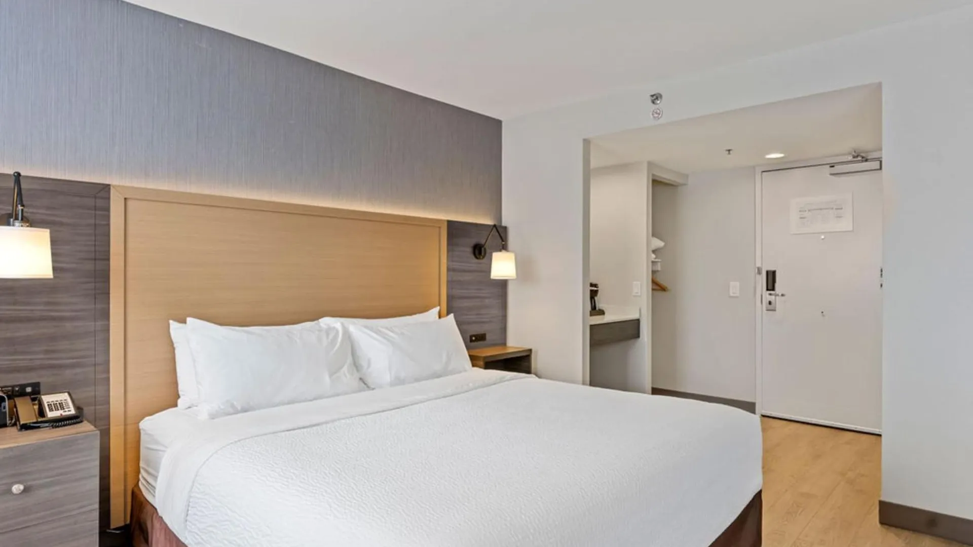 Holiday Inn & Suites Ottawa Kanata By Ihg Hotel